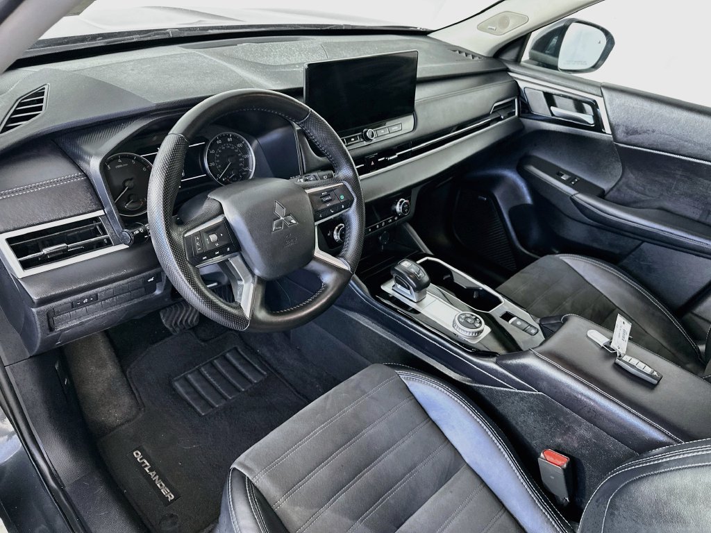 Used 2025 Mitsubishi Outlander SE AWD/4WD image 29