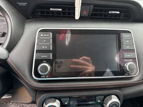 Used 2019 Nissan Kicks SR w/ SR Premium Package FWD image 4