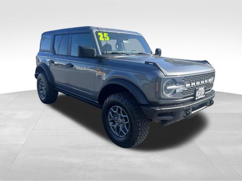 Used 2025 Ford Bronco Badlands AWD/4WD image 3