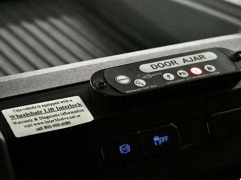 Used 2017 Ford F550 2WD Regular Cab Super Duty image 19