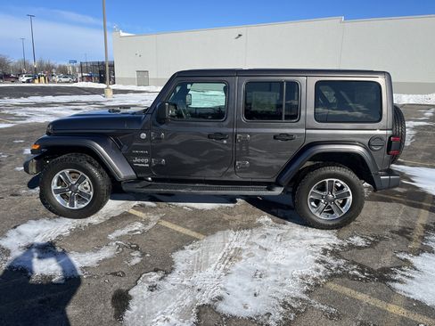 Used 2019 Jeep Wrangler Unlimited Sahara image 3