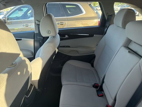 Used 2020 Kia Sorento LX w/ LX I4 Convenience Package image 9