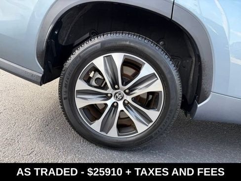 Used 2022 Toyota Highlander XLE FWD image 7