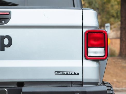 Used 2020 Jeep Gladiator Sport w/ Quick Order Package 24S image 16