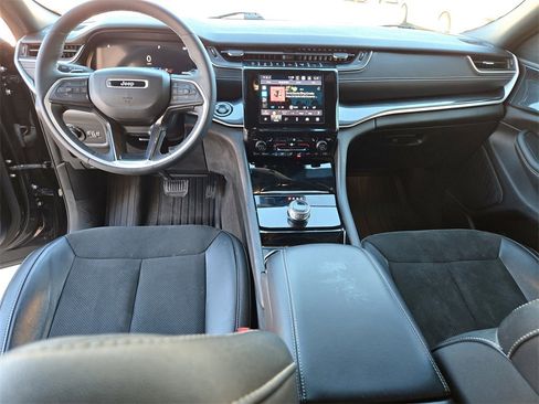 Used 2023 Jeep Grand Cherokee L Altitude image 12