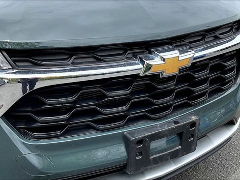 Used 2025 Chevrolet Trax LT w/ Driver Confidence Package FWD image 24
