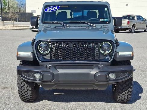 Used 2024 Jeep Gladiator Sport AWD/4WD image 5