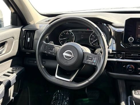 Used 2025 Nissan Pathfinder SV FWD image 15