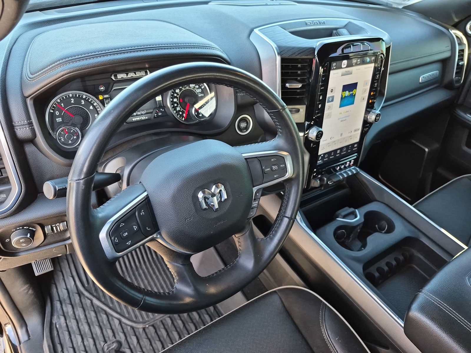Used 2024 RAM 2500 Laramie w/ Night Edition AWD/4WD image 2