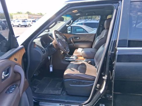 Used 2017 INFINITI QX80 Limited w/ All Season Package AWD/4WD image 3
