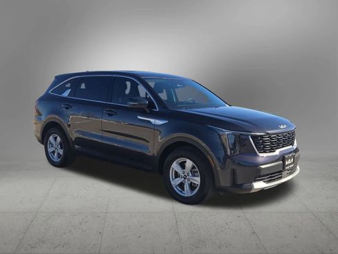 Certified 2025 Kia Sorento LX image 8