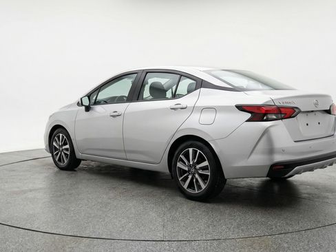 Used 2025 Nissan Versa SV image 6