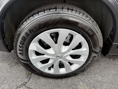 Used 2020 Nissan Rogue S FWD image 28