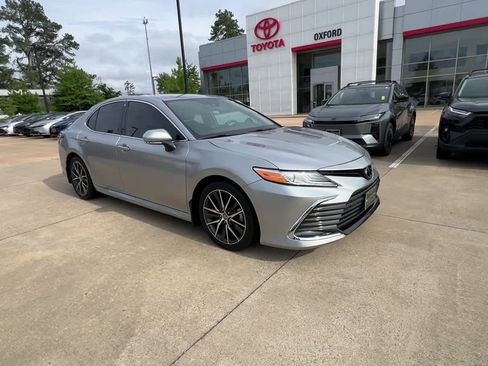 Used 2023 Toyota Camry XLE FWD image 8