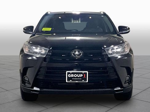 Used 2019 Toyota Highlander SE AWD/4WD image 3