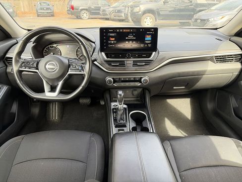 Used 2024 Nissan Altima 2.5 SV w/ SV Premium Package image 11