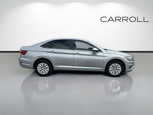 Used 2019 Volkswagen Jetta R-Line FWD image 2