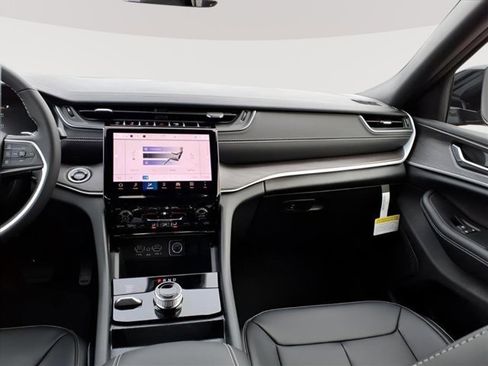 New 2025 Jeep Grand Cherokee Limited image 13