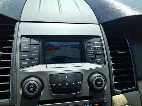 Used 2018 Ford Taurus SE image 8