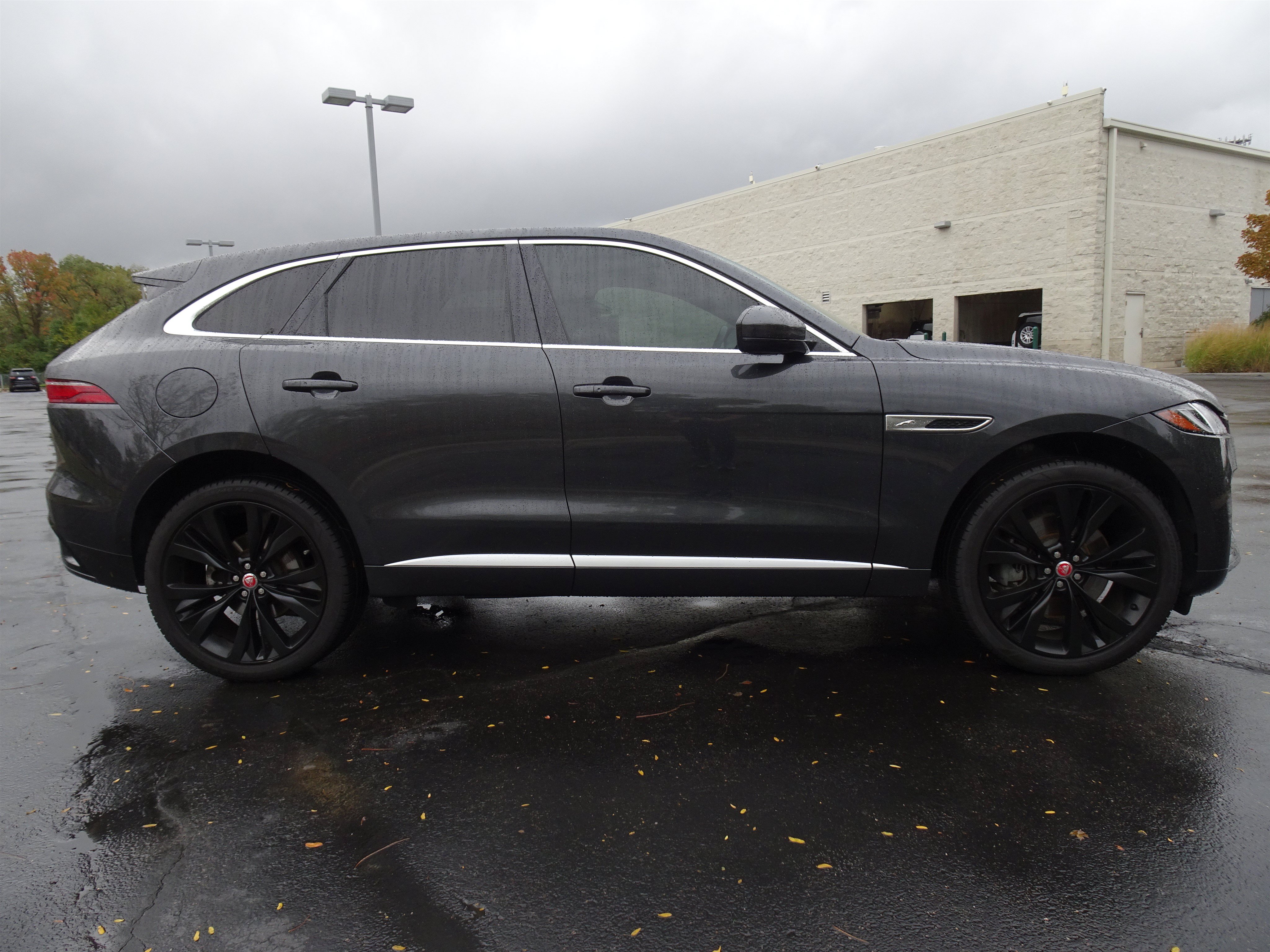 Certified 2023 Jaguar F-PACE R-Dynamic S AWD/4WD image 10