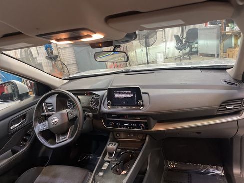 Used 2025 Nissan Rogue SV FWD image 24