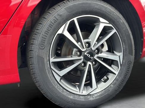 Used 2024 Kia Forte LXS w/ LXS Technology Package FWD image 17