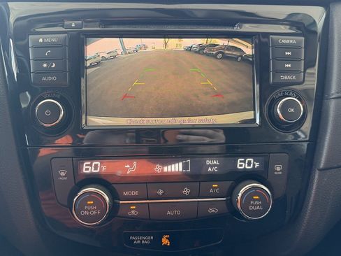 Used 2018 Nissan Rogue SV FWD image 16
