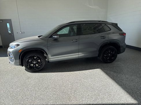 New 2026 Volkswagen Tiguan SE R-Line AWD/4WD image 2