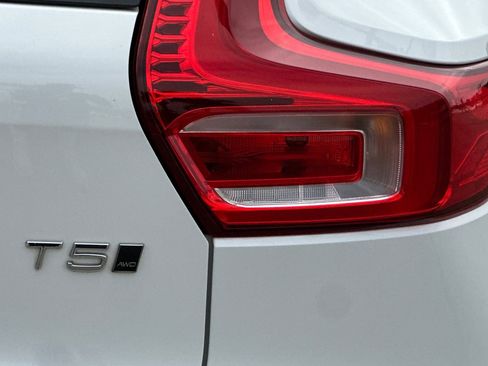 Used 2020 Volvo XC40 T5 Momentum image 25