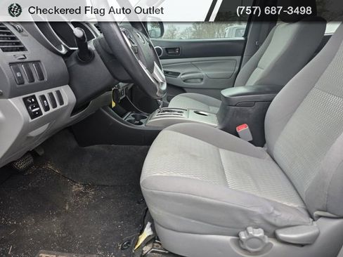 Used 2015 Toyota Tacoma PreRunner w/ SR5 Package image 9