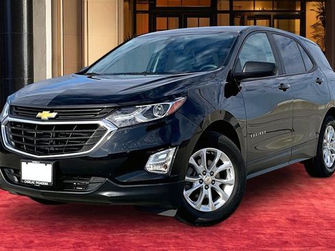 Used 2020 Chevrolet Equinox LS w/ LS Convenience Package FWD image 1