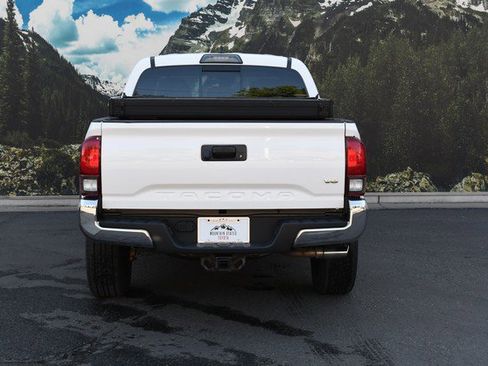 Certified 2019 Toyota Tacoma TRD Off-Road AWD/4WD image 10