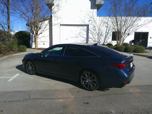 Used 2019 Toyota Avalon Touring image 9