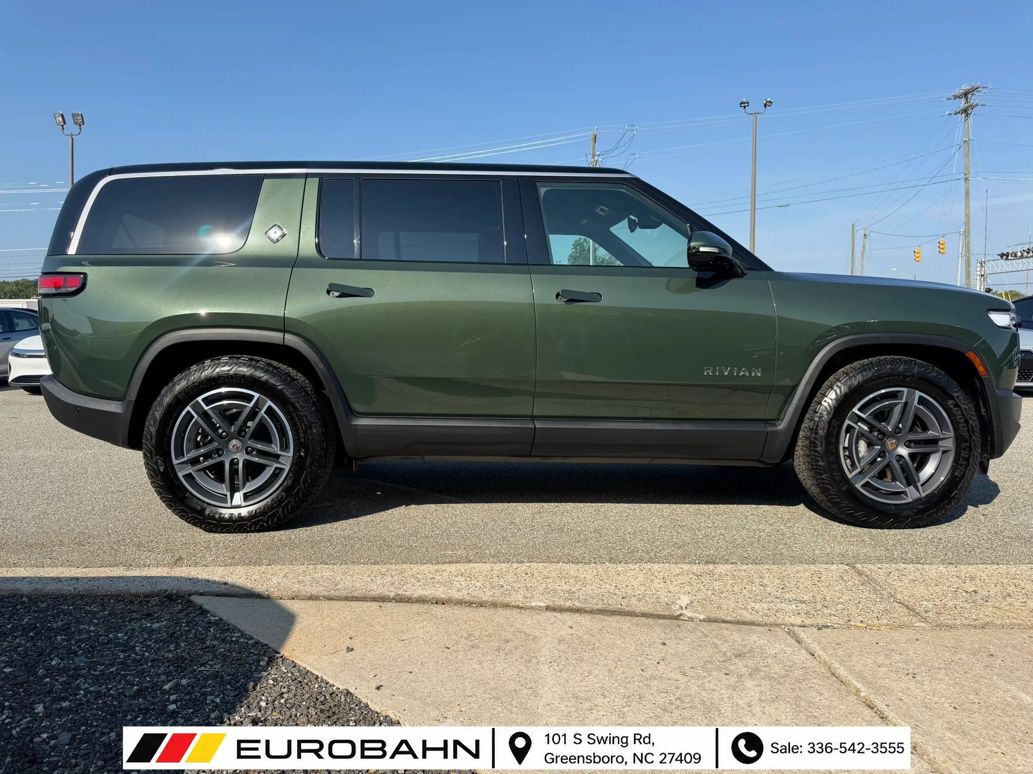 Used 2025 Rivian R1S Adventure Dual AWD/4WD image 26