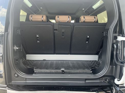 New 2025 Land Rover Defender 90 V8 image 27