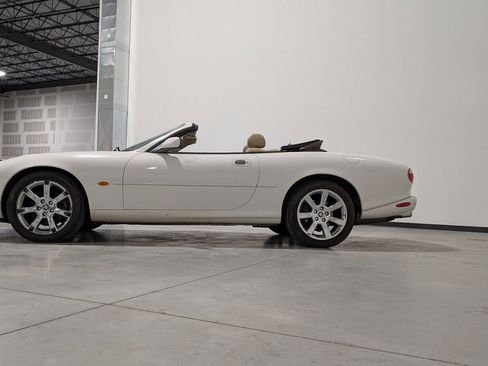 Used 2003 Jaguar XK8 Convertible image 7