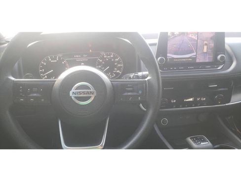 Used 2021 Nissan Rogue SV image 9