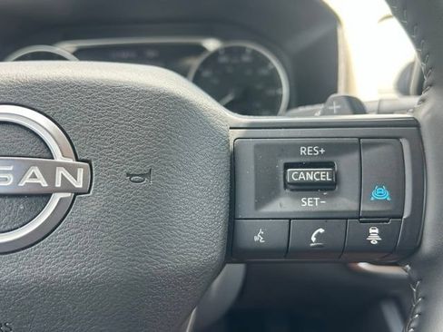 Used 2025 Nissan Rogue SV AWD/4WD image 32