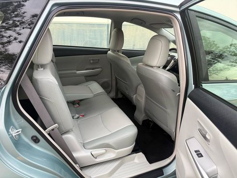 Used 2014 Toyota Prius V Five image 20