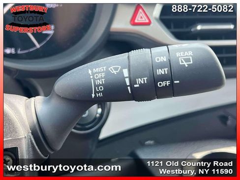 Used 2025 Toyota Sienna LE FWD image 28