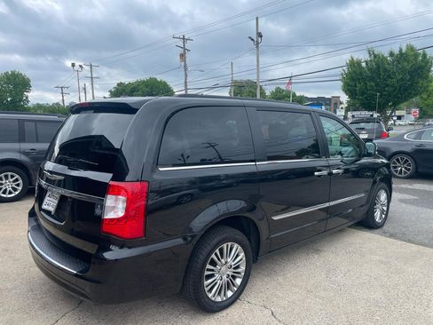Used 2013 Chrysler Town & Country Touring-L w/ Entertainment Group #2 FWD image 14