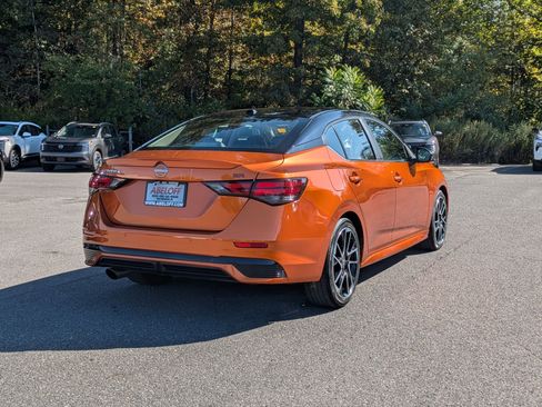 Used 2024 Nissan Sentra SR w/ SR Premium Package image 4