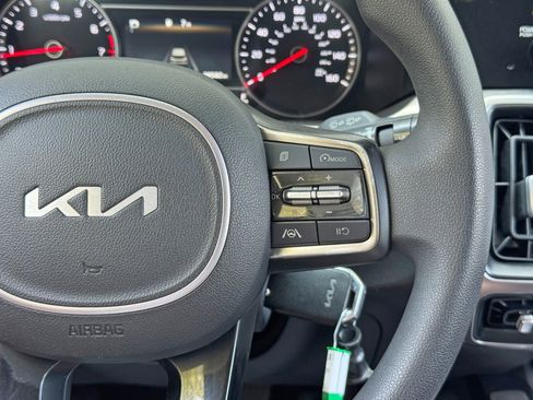 Used 2023 Kia Sorento LX image 20