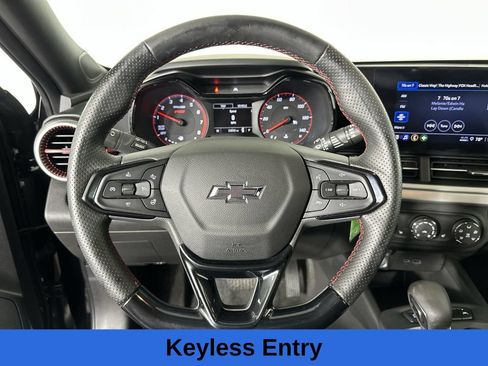 Used 2025 Chevrolet Trax RS w/ Sunroof Package FWD image 14