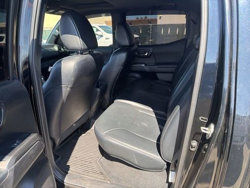 Used 2019 Toyota Tacoma TRD Sport image 8