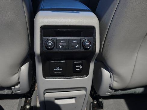 Used 2018 GMC Acadia SLT AWD/4WD image 22