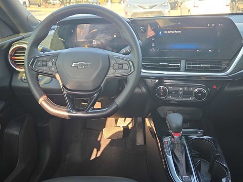 Used 2025 Chevrolet Trax RS w/ Sunroof Package FWD image 14