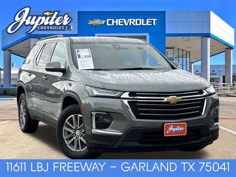 Certified 2023 Chevrolet Traverse LT FWD image 1
