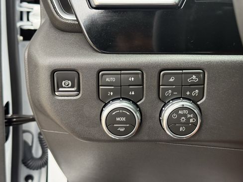 Used 2026 GMC Sierra 1500 SLT image 24