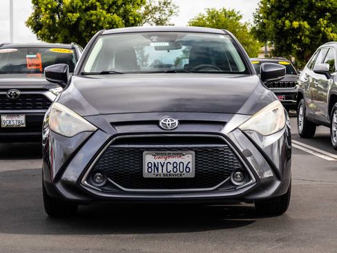 Used 2019 Toyota Yaris LE FWD image 2